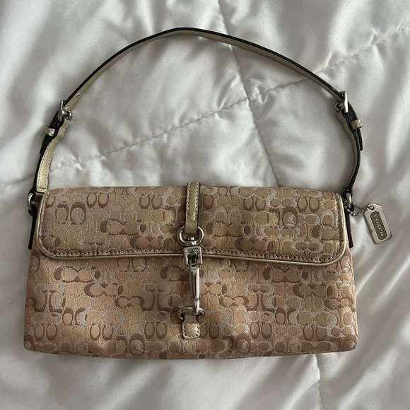 Coach Handbags - Vintage Y2K Coach Hampton bag - Champagne/Metallic